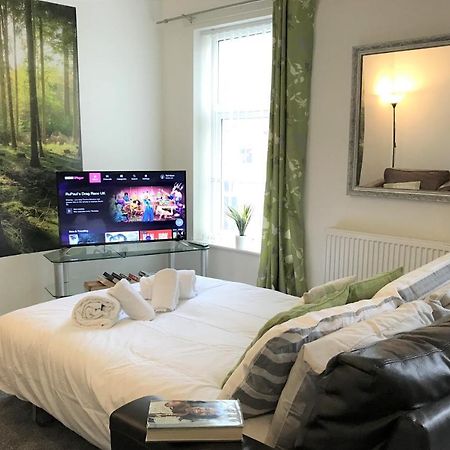 Restful 1-Bedroom Flat In St Helens St Helens  Экстерьер фото
