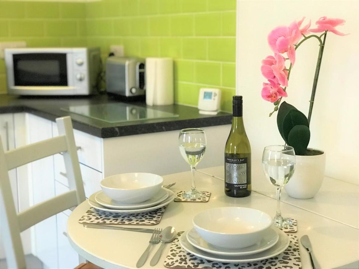 Restful 1-Bedroom Flat In St Helens St Helens  Экстерьер фото