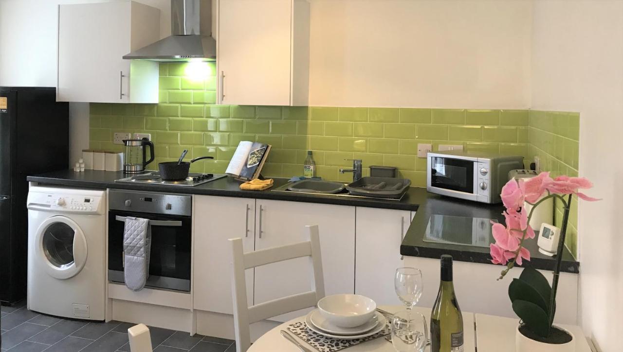 Restful 1-Bedroom Flat In St Helens St Helens  Экстерьер фото