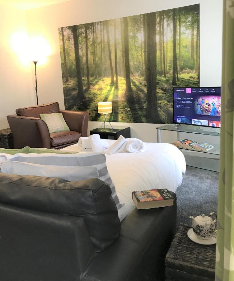 Restful 1-Bedroom Flat In St Helens St Helens  Экстерьер фото