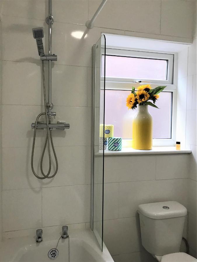Restful 1-Bedroom Flat In St Helens St Helens  Экстерьер фото